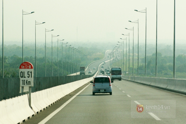 Biển Vũng T&agrave;u chật k&iacute;n người trong 2 ng&agrave;y đầu của đợt nghỉ lễ 1