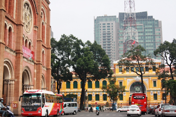 Bưu điện trung tâm lạc lõng giữa không gian Sài Gòn vì màu vàng rực 1