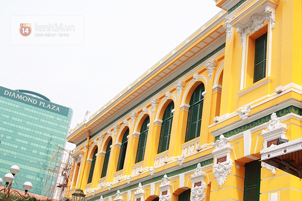 Bưu điện trung tâm lạc lõng giữa không gian Sài Gòn vì màu vàng rực 6