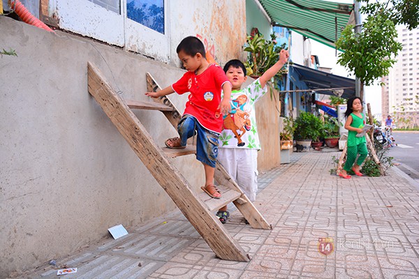Chuyện lạ ở con đường mới mở tại S&agrave;i G&ograve;n: Bắc thang để leo v&agrave;o nh&agrave; 7