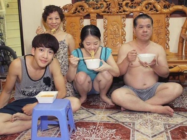 Bức ảnh "Mỳ gia đình" gây sốt vì quá đáng yêu 2
