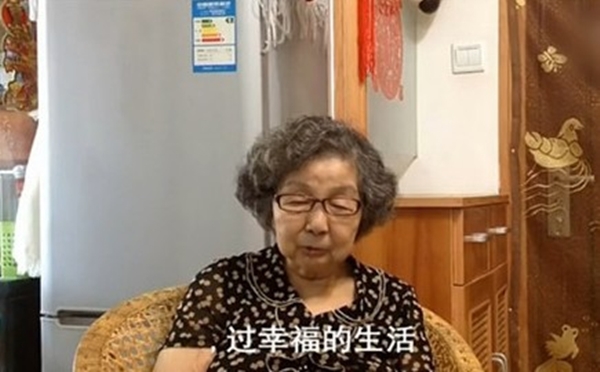 Clip bà ngoại 90 tuổi ủng hộ cháu trai đồng tính gây xúc động 3
