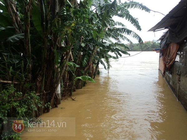 Đà Nẵng mưa lớn ngập lụt vì bão, học sinh toàn thành phố nghỉ học 18