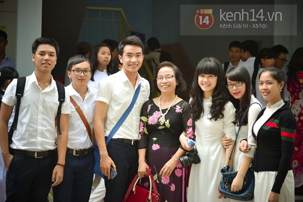 Teen Đà Nẵng xinh xắn trong tà áo dài trắng mừng năm học mới 20