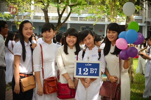 Teen Đà Nẵng xinh xắn trong tà áo dài trắng mừng năm học mới 17