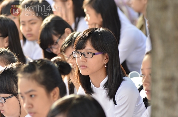 Teen Đà Nẵng xinh xắn trong tà áo dài trắng mừng năm học mới 2
