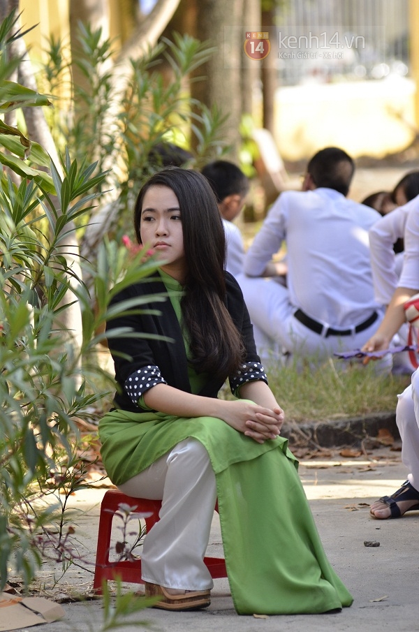 Teen Đà Nẵng xinh xắn trong tà áo dài trắng mừng năm học mới 12