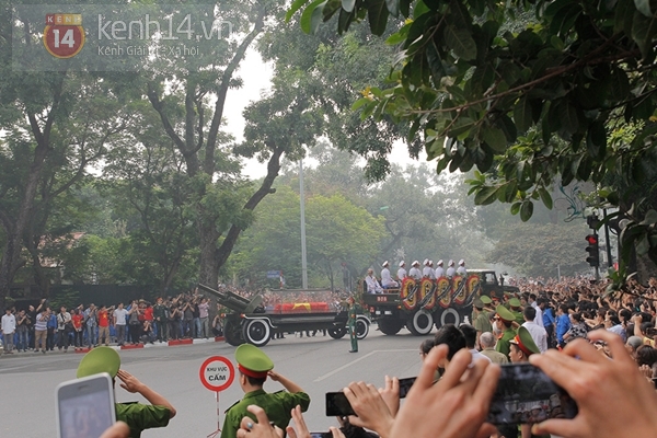 Toàn cảnh đưa linh cữu Đại tướng từ Hà Nội về quê nhà Quảng Bình 47