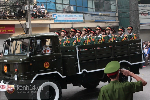 Toàn cảnh đưa linh cữu Đại tướng từ Hà Nội về quê nhà Quảng Bình 5