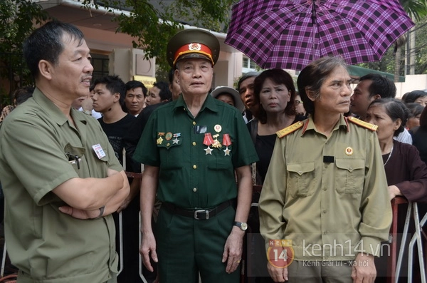 Hết giờ Lễ viếng Quốc tang, nhiều người dân vẫn xếp hàng vào viếng Đại tướng 104