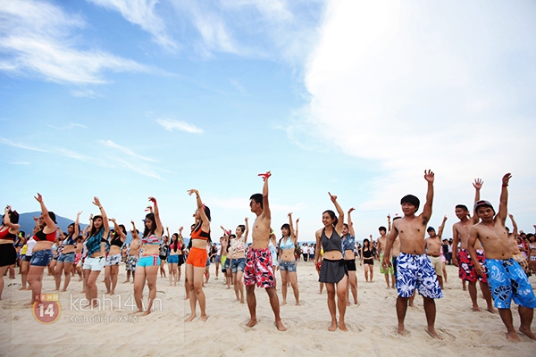 Flashmob bikini "đốt cháy" bờ biển Đà Nẵng 7