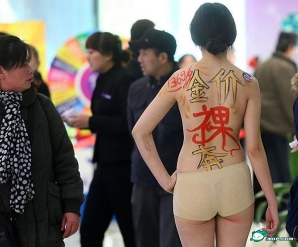 Trung Quốc: Bán khỏa thân vẽ bodypainting giữa trời -2 độ C 1