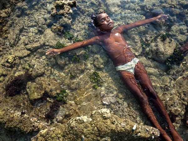 Cộng đồng 50.000 tuổi sống nguy&ecirc;n thủy giữa x&atilde; hội hiện đại 1