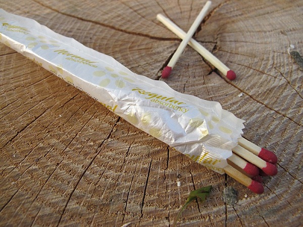 B&iacute; k&iacute;p sinh tồn chỉ bằng... băng vệ sinh tampon 12