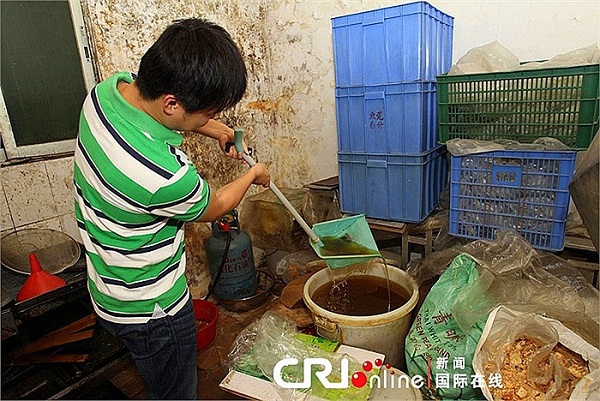 Cận cảnh quá trình sản xuất bánh Trung thu bẩn ở Trung Quốc 4