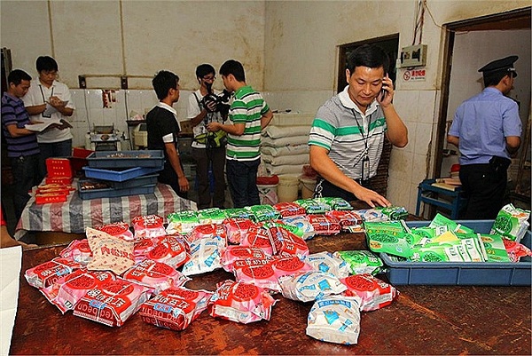 Cận cảnh quá trình sản xuất bánh Trung thu bẩn ở Trung Quốc 10