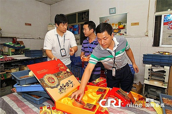 Cận cảnh quá trình sản xuất bánh Trung thu bẩn ở Trung Quốc 12