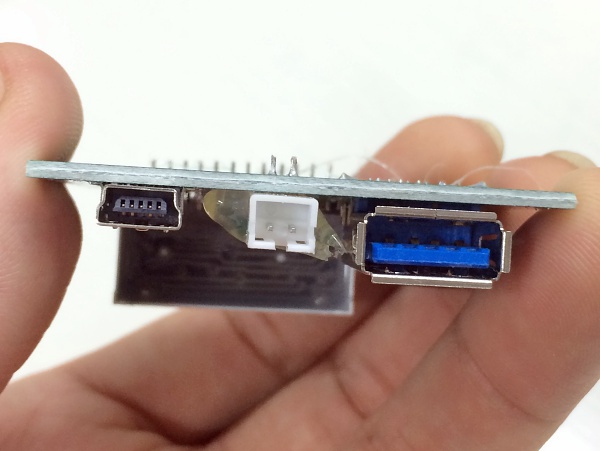 Cận cảnh c&ocirc;ng cụ bẻ kh&oacute;a iPhone tại H&agrave; Nội 9