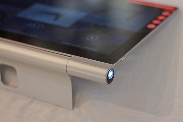 Cận cảnh Lenovo YOGA Tablet 2 Pro - Tablet có máy chiếu đầu tiên thế giới 9