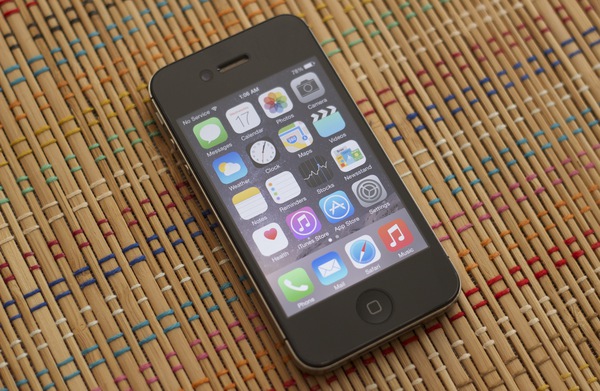iPhone 4S - Chiếc iPhone "giá rẻ" hấp dẫn? 4
