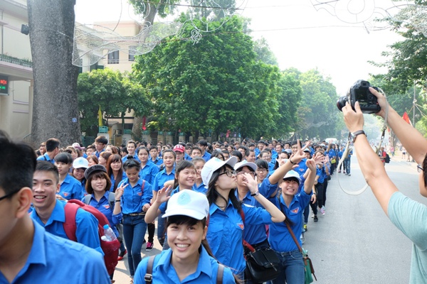 Hơn 1.000 thanh niên đi bộ, thả bồ câu trong “Ngày hội văn hóa hòa bình” 8