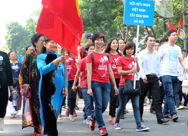 Hơn 1.000 thanh niên đi bộ, thả bồ câu trong “Ngày hội văn hóa hòa bình” 7