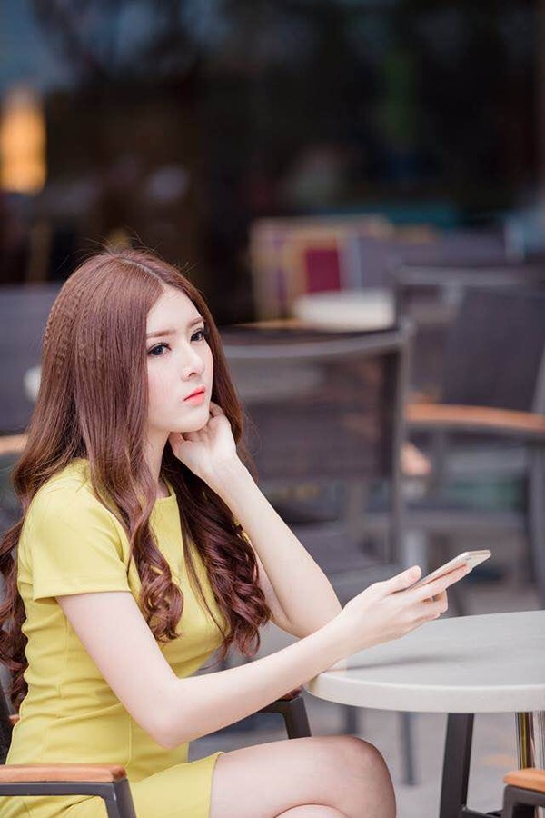 Soi ảnh "con nít" của các hot girl Việt đã công khai phẫu thuật thẩm mỹ 16