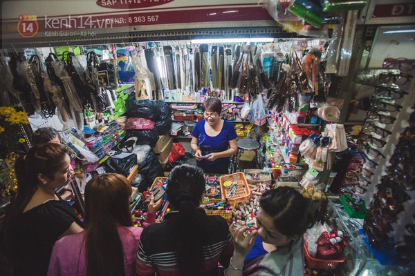 Chùm ảnh: Rộn ràng và tấp nập những khu chợ nổi tiếng Sài Gòn 8