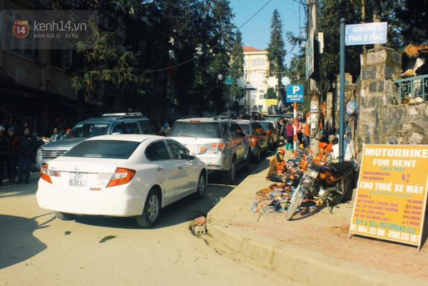 Sa Pa "ch&aacute;y" ph&ograve;ng, chật k&iacute;n chỗ đỗ xe dịp đầu năm mới 6