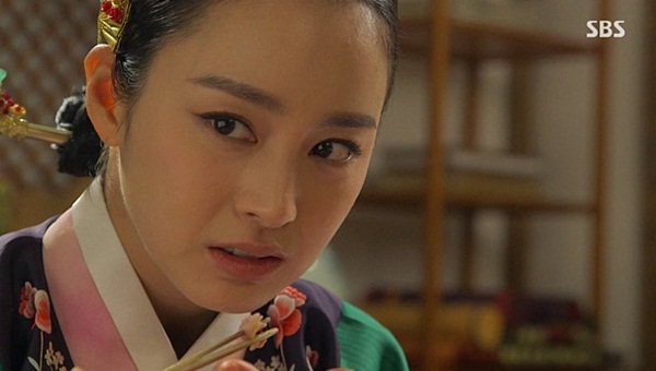 Jang Ok Jung (Kim Tae Hee) tự hạ độc bản thân 2