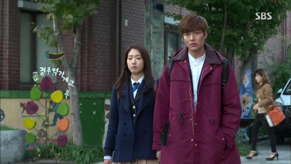 Tác dụng "ngã ngửa" của cặp chân dài cộp mác "The Heirs" 4