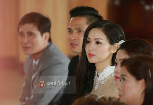 Ch&ugrave;m ảnh: Cận cảnh vẻ đẹp rạng rỡ của c&ocirc; d&acirc;u T&acirc;m T&iacute;t trong chiếc &aacute;o d&agrave;i cưới 8