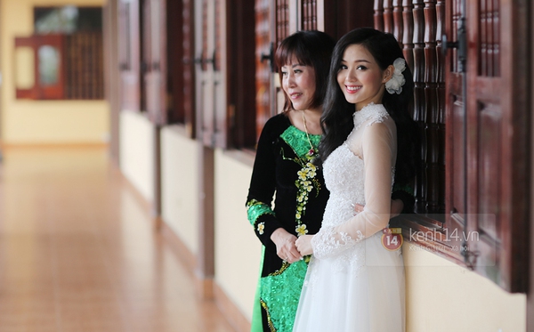 Ch&ugrave;m ảnh: Cận cảnh vẻ đẹp rạng rỡ của c&ocirc; d&acirc;u T&acirc;m T&iacute;t trong chiếc &aacute;o d&agrave;i cưới 4