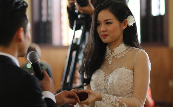 T&acirc;m T&iacute;t nghẹn ng&agrave;o x&uacute;c động trong lễ Hằng Thuận tại ch&ugrave;a 17