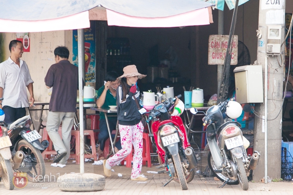 Chuyện ít biết về người chị cả của Công Vinh hàng ngày đi bán vé số mưu sinh 9