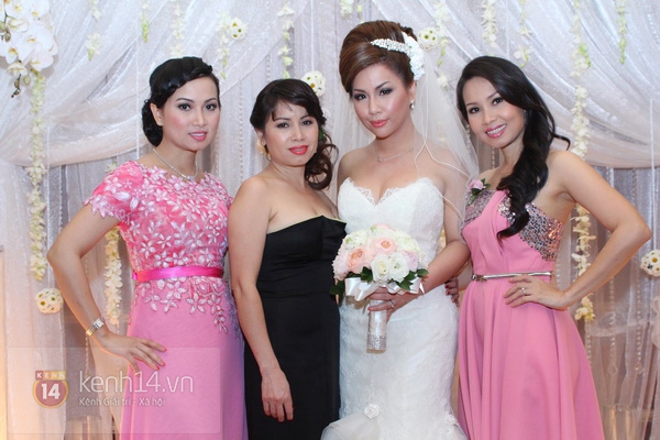 Con gái Cẩm Ly hóa "thiên thần rải hoa" trong đám cưới Minh Tuyết 19