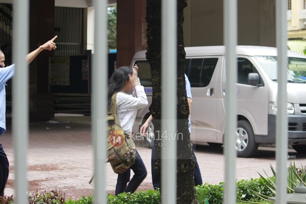 Fan Việt mỏi mòn chờ trước cổng trường đại học xem sao Hàn quay hình 9