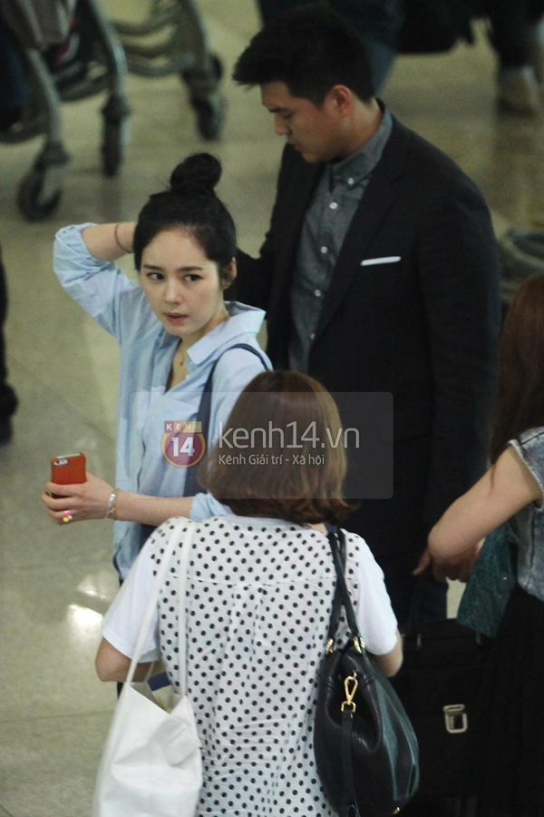 "Mỹ nh&acirc;n kh&ocirc;ng tuổi" Han Ga In xuất hiện giản dị tại T&acirc;n Sơn Nhất 3