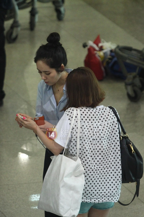 "Mỹ nh&acirc;n kh&ocirc;ng tuổi" Han Ga In xuất hiện giản dị tại T&acirc;n Sơn Nhất 5