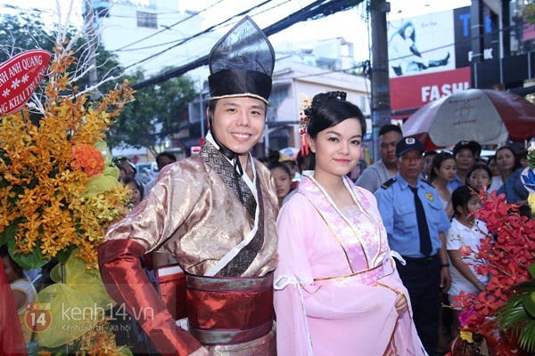 Phạm Quỳnh Anh diện trang phục cổ trang đi sự kiện 2