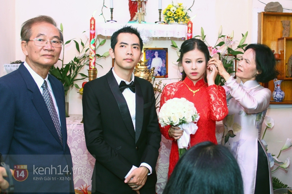 Đông Nhi - Ông Cao Thắng bưng tráp quả trong đám cưới NS Đằng Phương 20