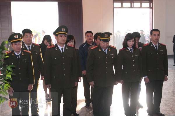 X&uacute;c động lễ viếng nghệ sĩ Tuấn Dương 11