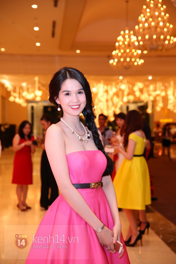 Ngọc Trinh rạng rỡ bên cạnh Hoa hậu Hoàn vũ Thái Lan 1