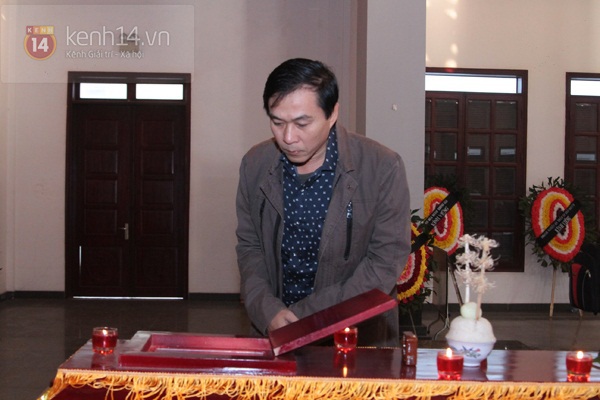 X&uacute;c động lễ viếng nghệ sĩ Tuấn Dương 30