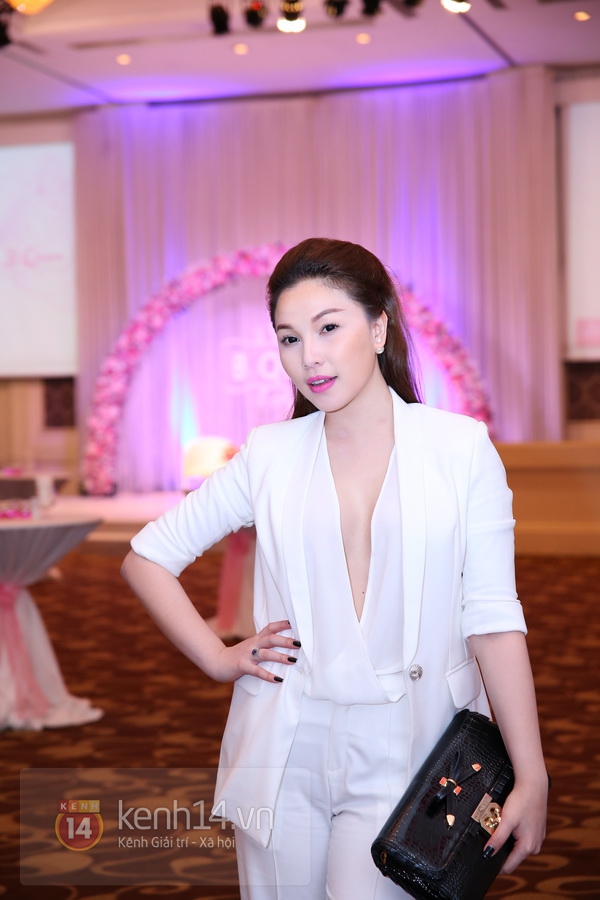 Ngọc Trinh rạng rỡ bên cạnh Hoa hậu Hoàn vũ Thái Lan 14