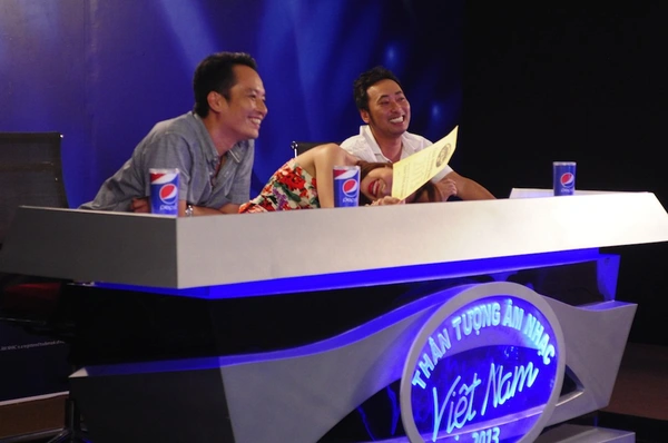Vietnam Idol: Mỹ Tâm một mình "chịu trận" khi thí sinh "tăng động" tỏ tình 3