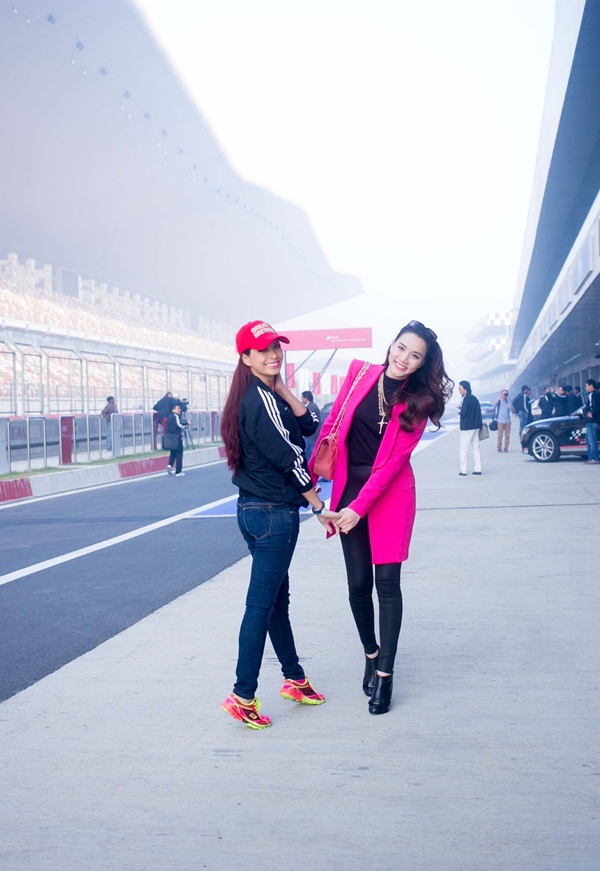 Thúy Hạnh, Trang Nhung làm khách VIP ở trường đua F1 Ấn Độ 2