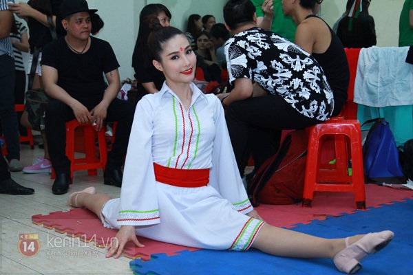 Angela Phương Trinh bị hủy tiết mục tại Bước Nhảy Ho&agrave;n Vũ v&igrave; trang phục 10