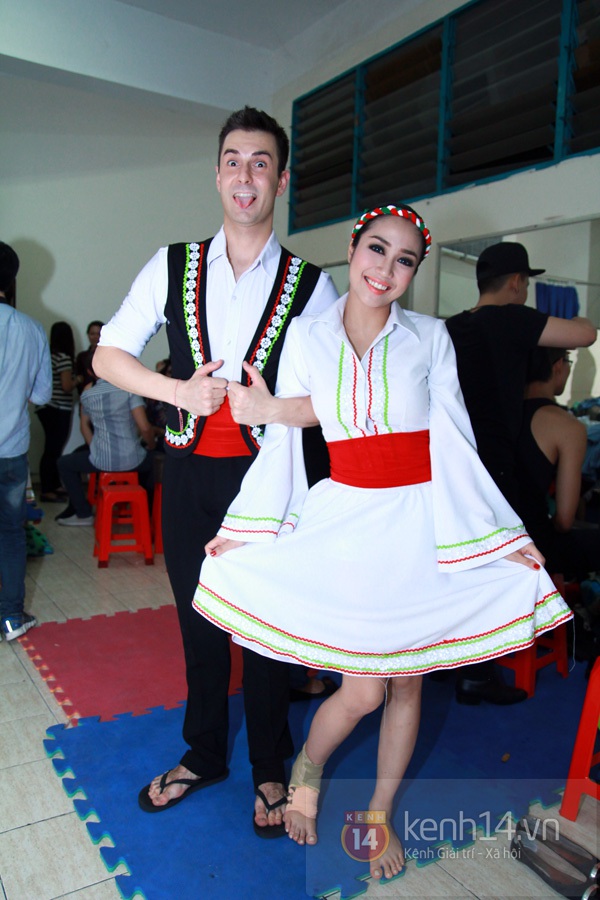 Angela Phương Trinh bị hủy tiết mục tại Bước Nhảy Ho&agrave;n Vũ v&igrave; trang phục 11