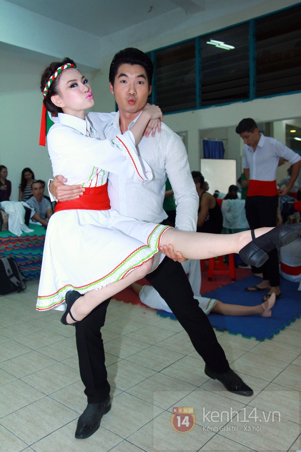 Angela Phương Trinh bị hủy tiết mục tại Bước Nhảy Ho&agrave;n Vũ v&igrave; trang phục 9